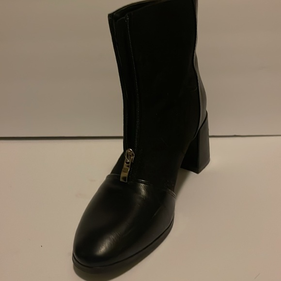 Black chunky heel booties Size euro 40 comparable to size 8.5 or 9 - Picture 10 of 10